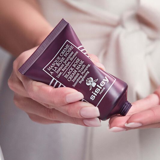 Black Rose Cream Mask acts as a rejuvenating skincare treatment.